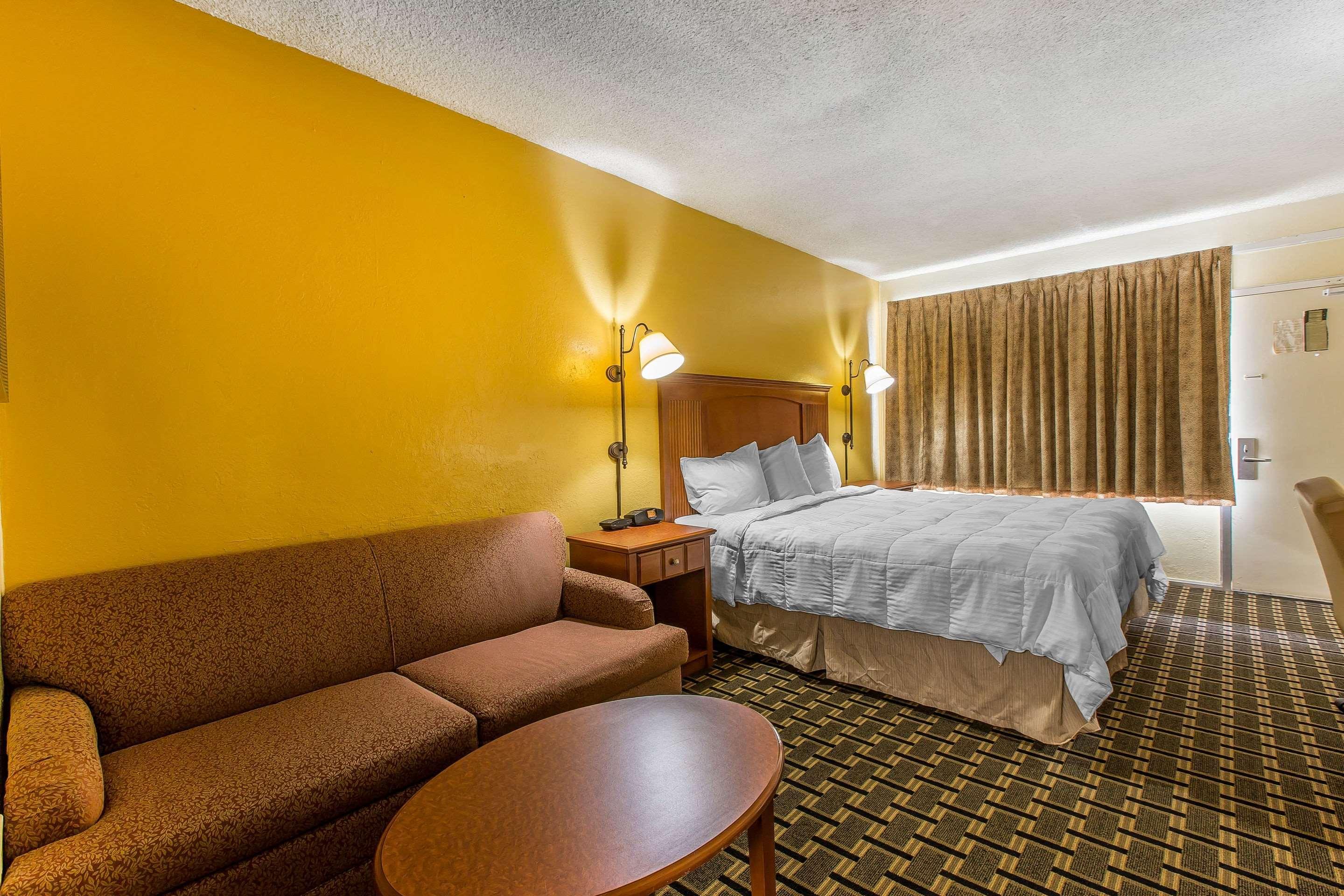 อีโคโน ลอดจ์ ไบรอน Hotel ภายนอก รูปภาพ