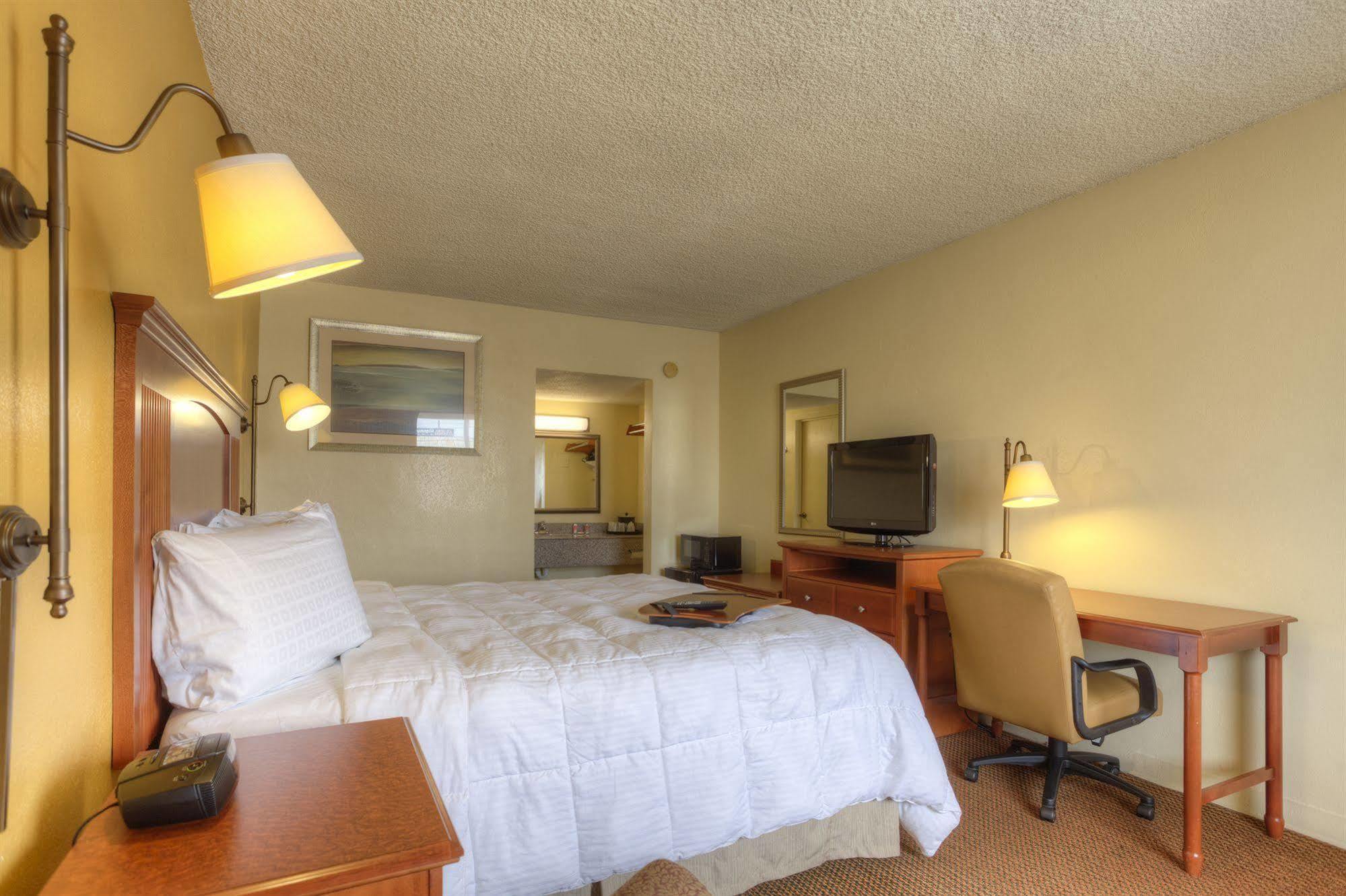 อีโคโน ลอดจ์ ไบรอน Hotel ภายนอก รูปภาพ